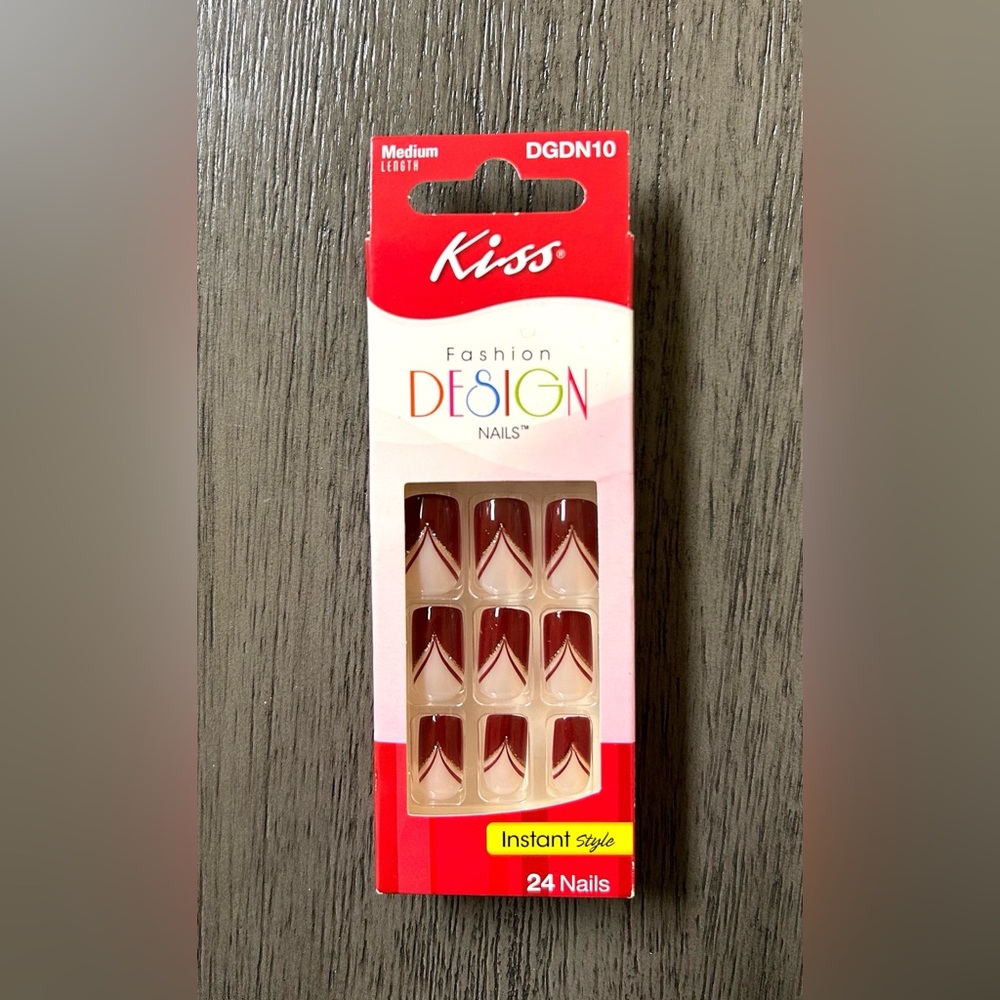 Kiss Fashion Design Maroon/ Gold Medium Length 24 Pc. Nails